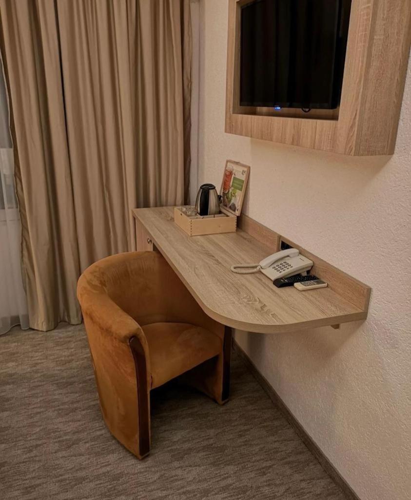 Hotel Ideall Podgorica Kültér fotó