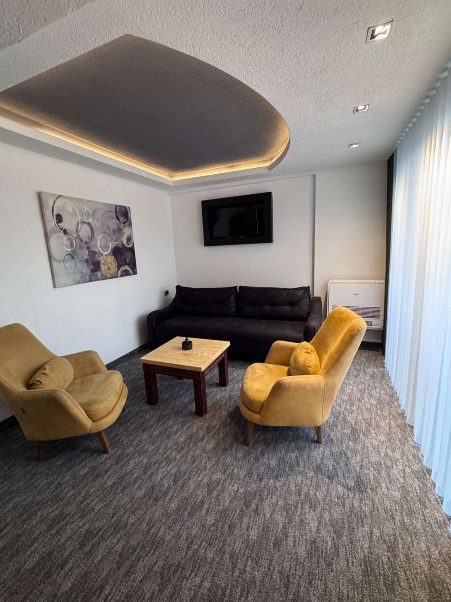 Hotel Ideall Podgorica Kültér fotó