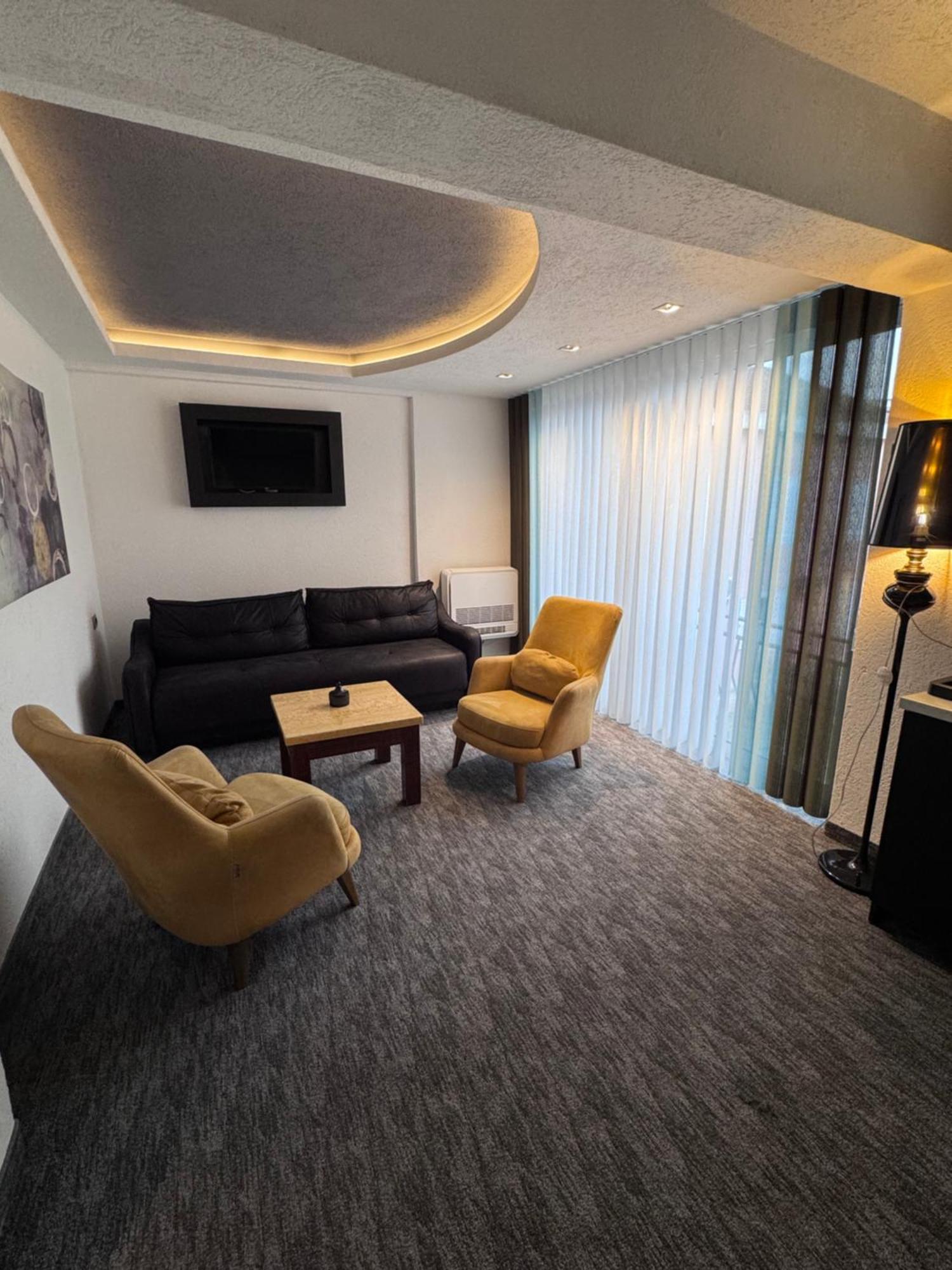 Hotel Ideall Podgorica Kültér fotó